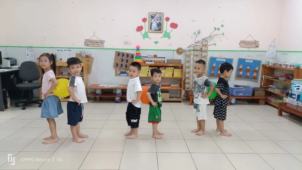 Ảnh meme đập bóng bằng mông với những biểu cảm khó đỡ của người chơi khi bóng không nổ