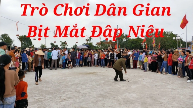 Bịt mắt đập niêu - Mẹo nghe tiếng cổ vũ đập trúng